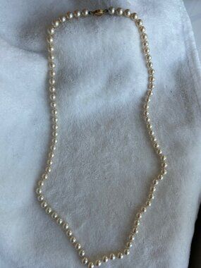 VINTAGE 1950's MARVELLA Faux Pearl Necklace